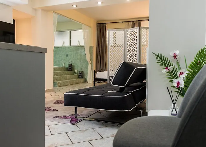 Luxury In Skg Salonic